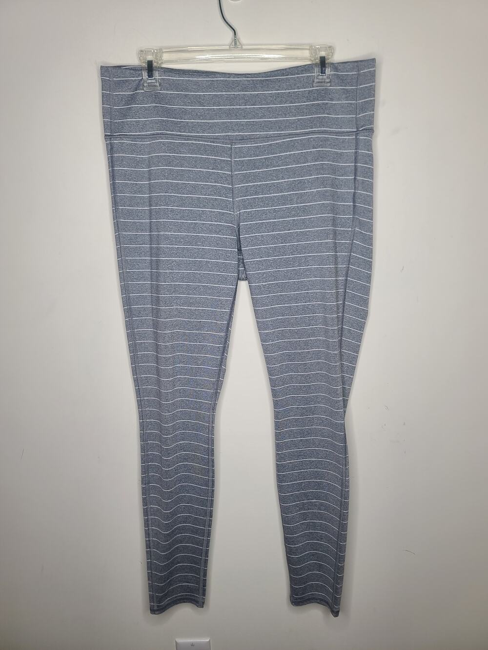 Athleta chaturanga high rise capri leggings - grey white striped - XL 159914
